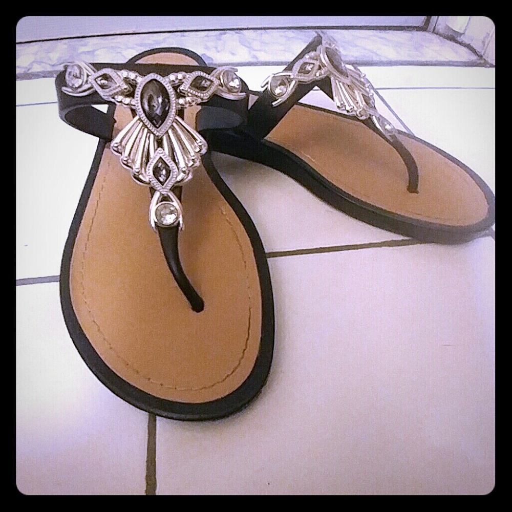 *EMBELLISHED BLACK SANDALS*